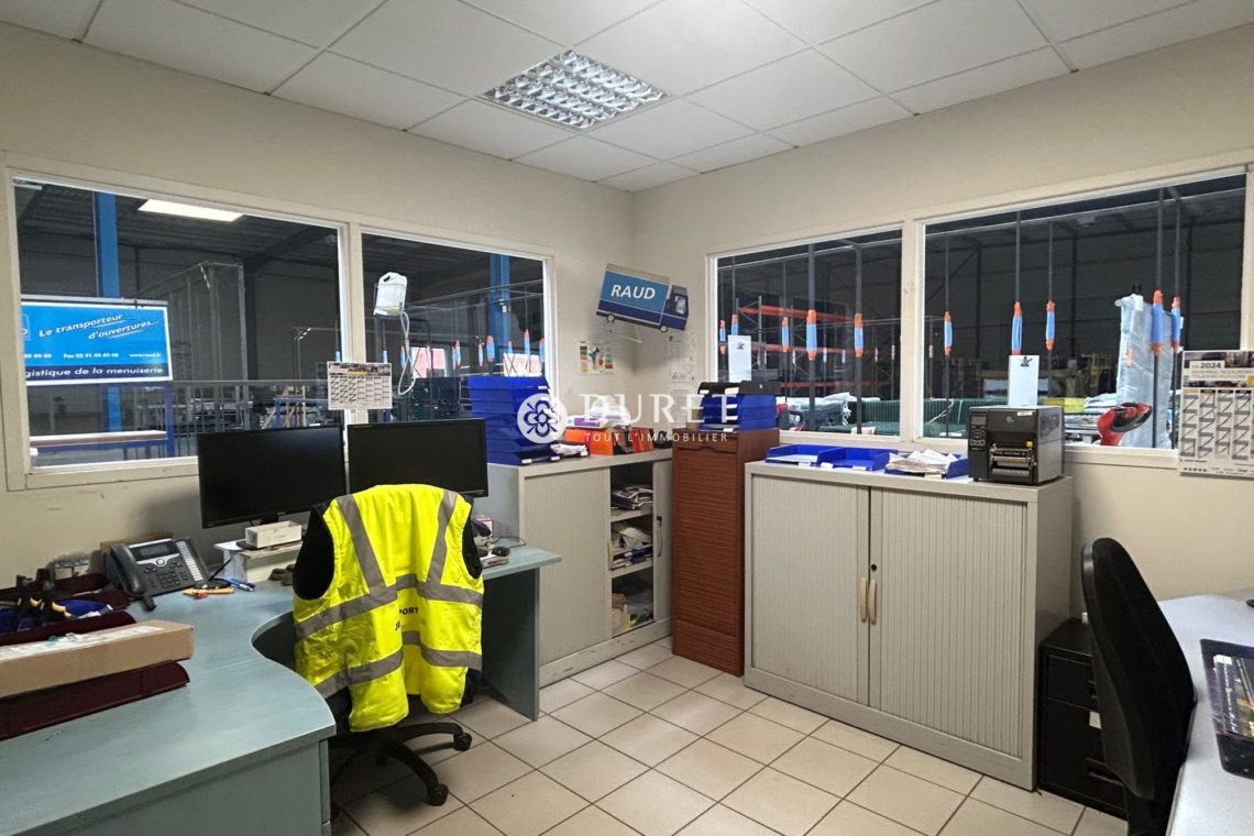 Louer Local professionnel Local professionnel, Mortagne-sur-Sèvre 4630 m2 - LP2683-DURET