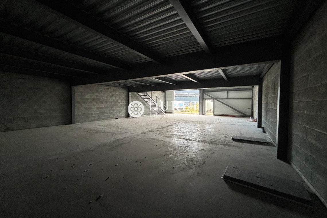 Louer Local professionnel Local professionnel, Montaigu-Vendée 375 m2 - LP2890-DURET