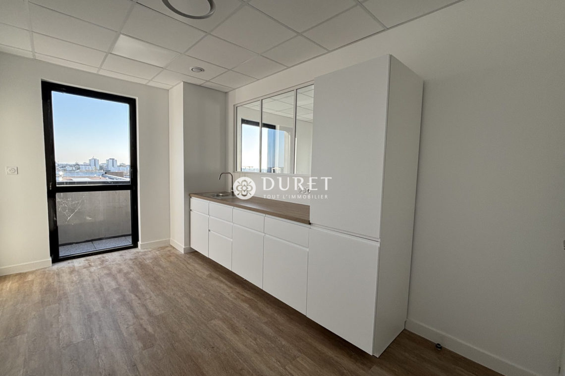 Louer Bureau Bureau, La Roche-sur-Yon 90 m2 - LP2365-DURET