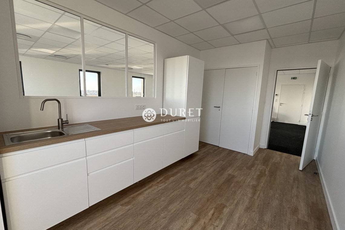 Louer Bureau Bureau, La Roche-sur-Yon 90 m2 - LP2365-DURET