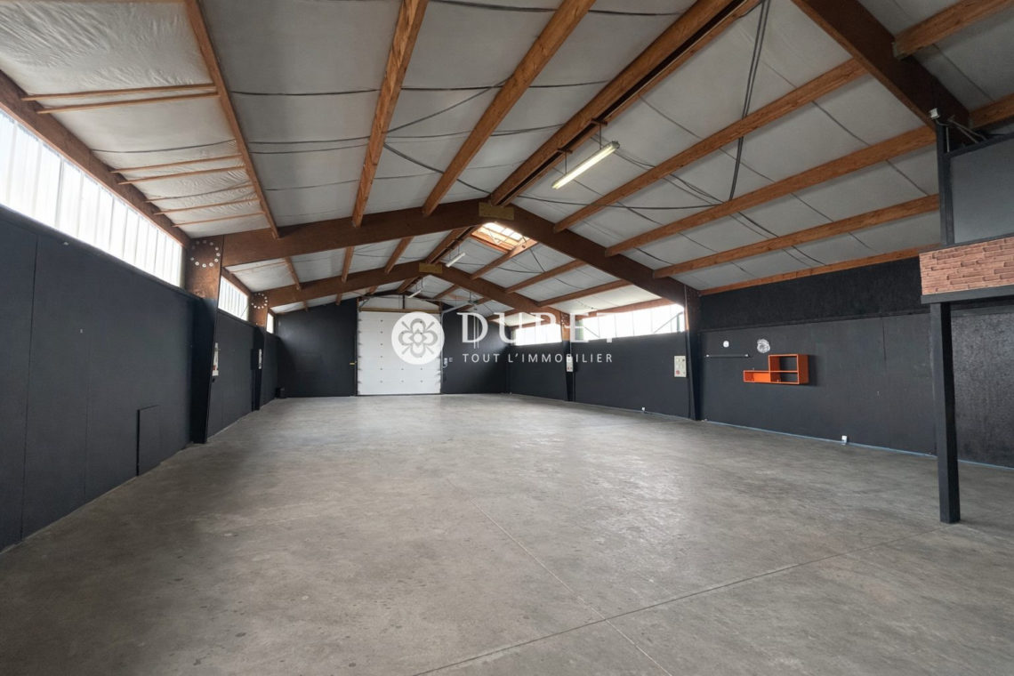 Louer Local professionnel Local professionnel, Saint-Gilles-Croix-de-Vie 300 m2 - LP3063-DURET