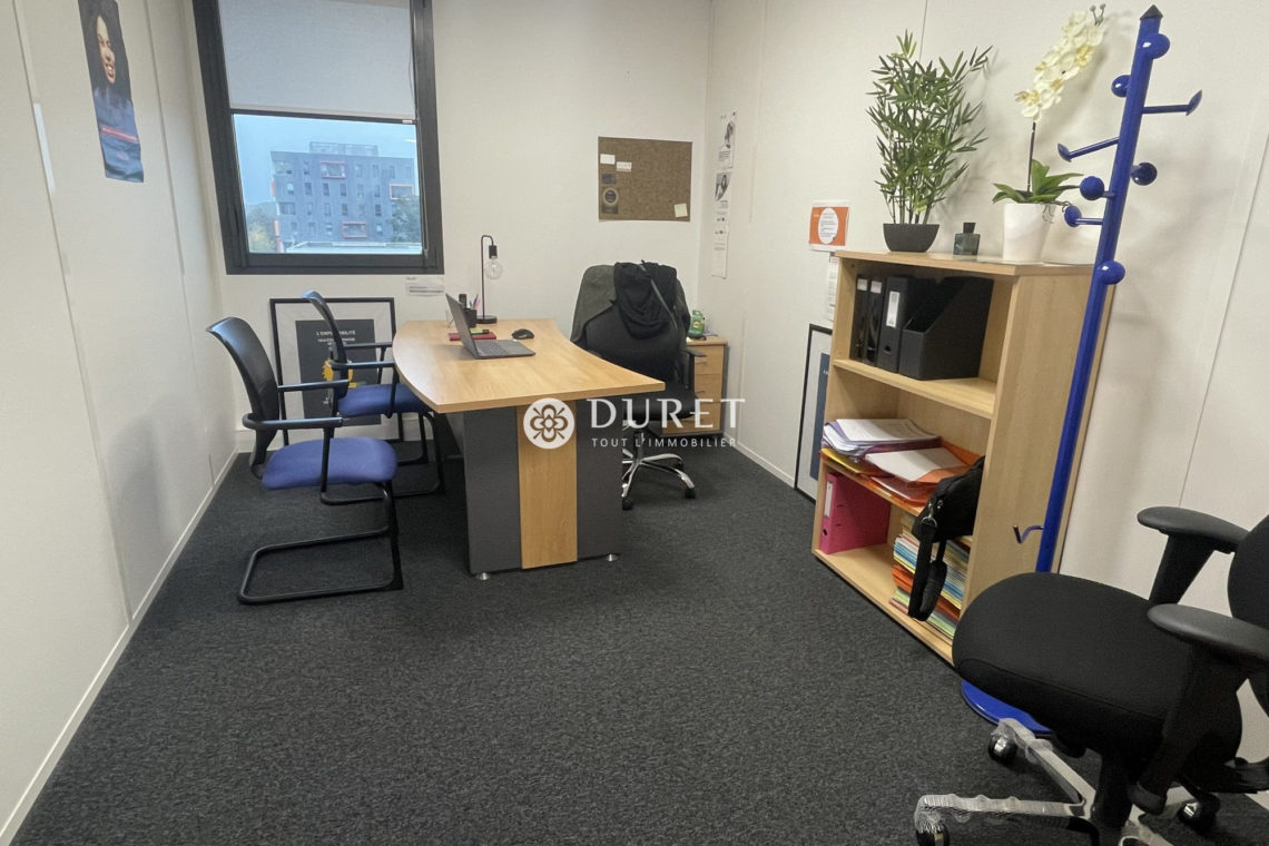 Louer Bureau Bureau, La Roche-sur-Yon 90 m2 - LP2576-DURET