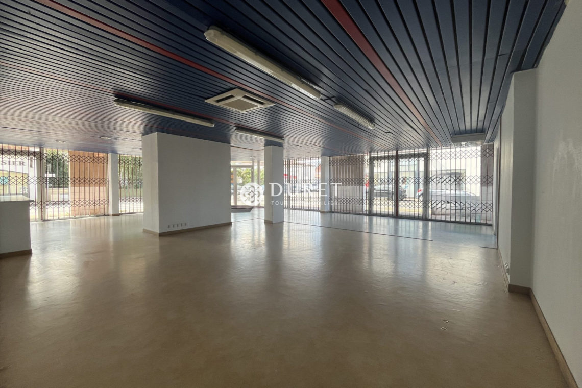 Louer Local commercial Local commercial, Challans 140 m2 - LP2842-DURET