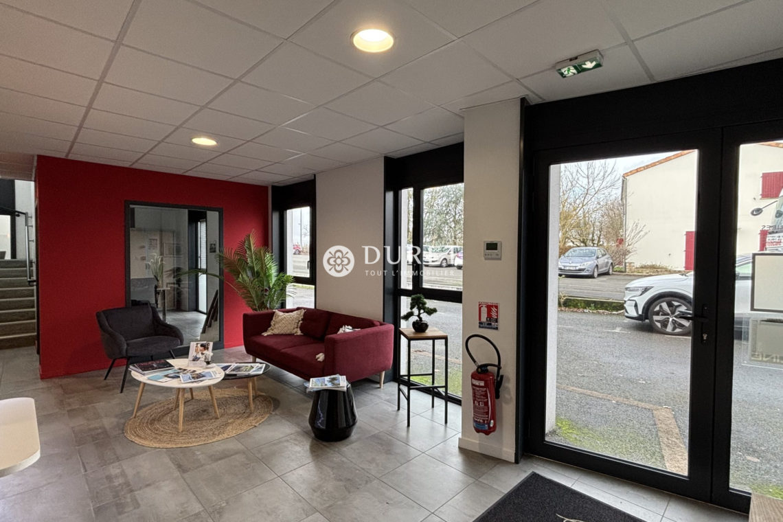 Louer Bureau Bureau, La Roche-sur-Yon 195 m2 - LP2936-DURET