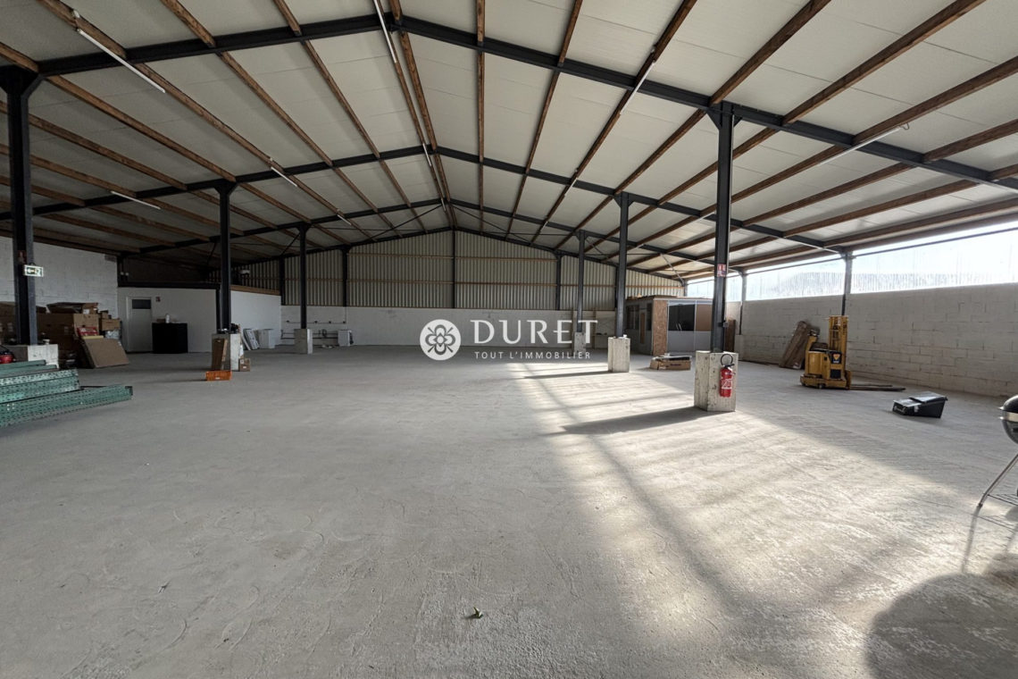 Louer Entrepôt Entrepôt, La Roche-sur-Yon 800 m2 - LP2939-DURET