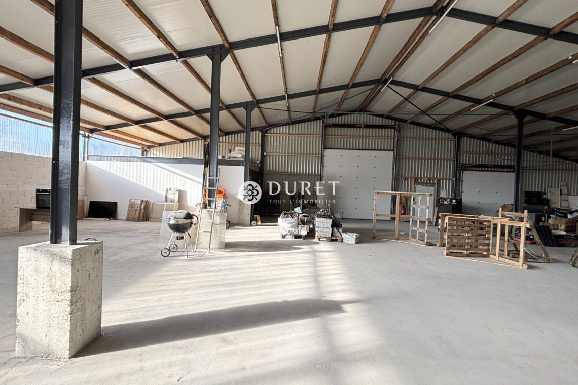 Louer Entrepôt Entrepôt, La Roche-sur-Yon 800 m2 - LP2939-DURET