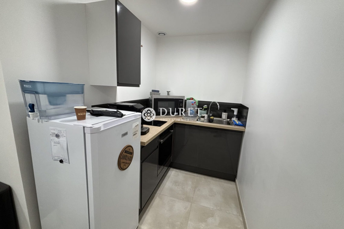 Louer Entrepôt Entrepôt, La Roche-sur-Yon 800 m2 - LP2939-DURET