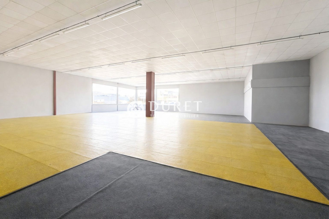 Louer Local commercial Local commercial, La Roche-sur-Yon 702 m2 - LP2874-DURET