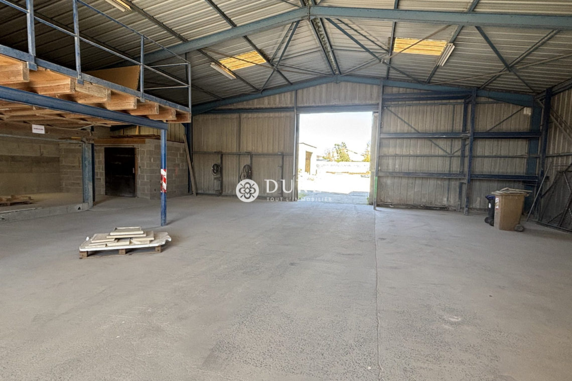 Acheter Local professionnel Local professionnel, Fontenay-le-Comte 450 m2 - VP3103-DURET