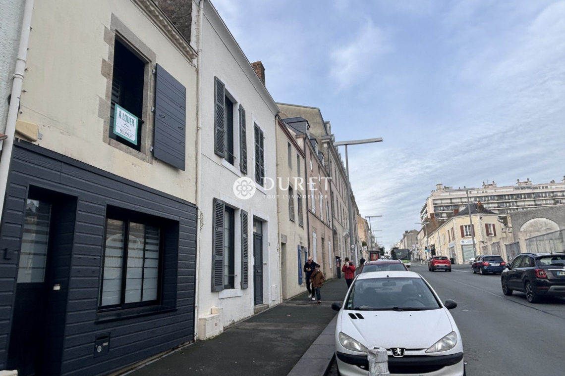 Louer Bureau Bureau, La Roche-sur-Yon 86 m2 - LP2899-DURET