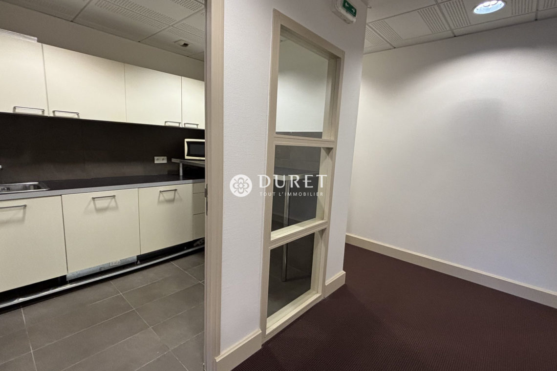 Louer Bureau Bureau, La Roche-sur-Yon 140 m2 - LP3041-DURET