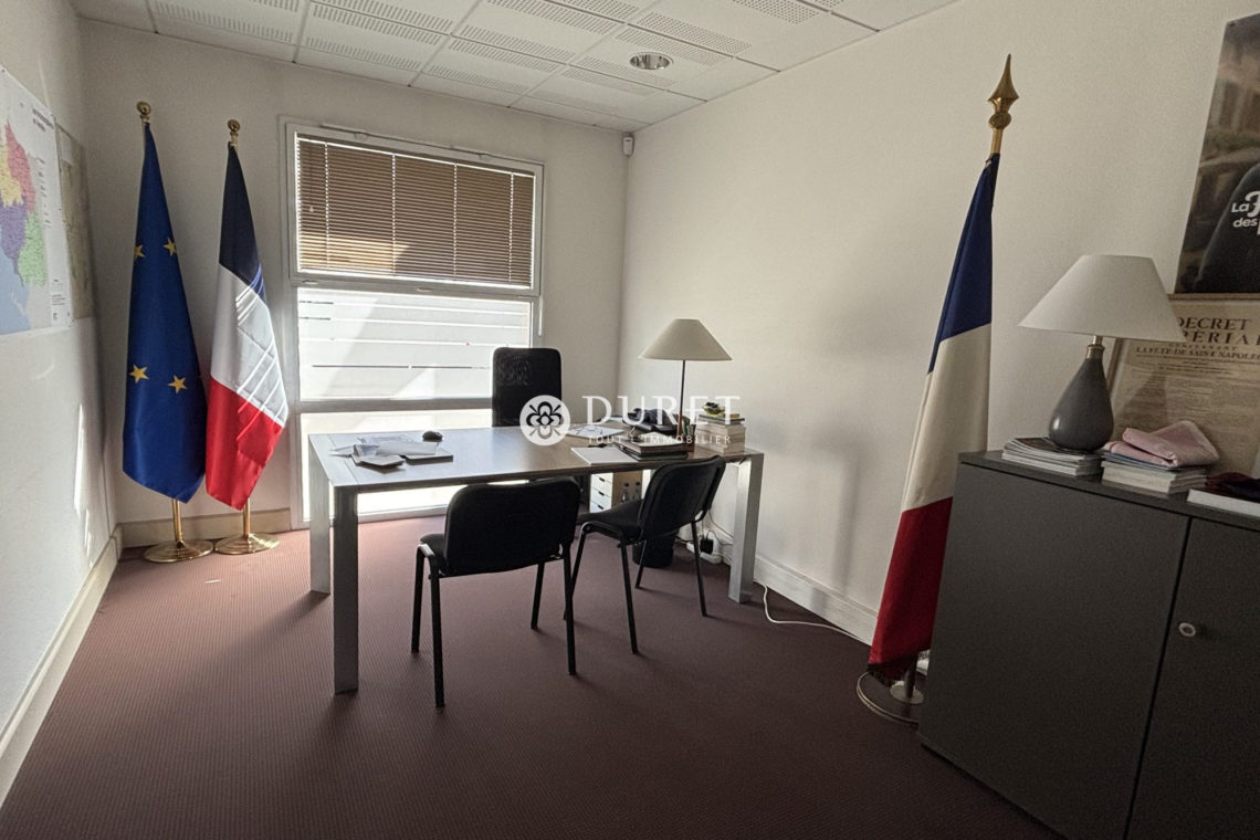 Louer Bureau Bureau, La Roche-sur-Yon 140 m2 - LP3041-DURET