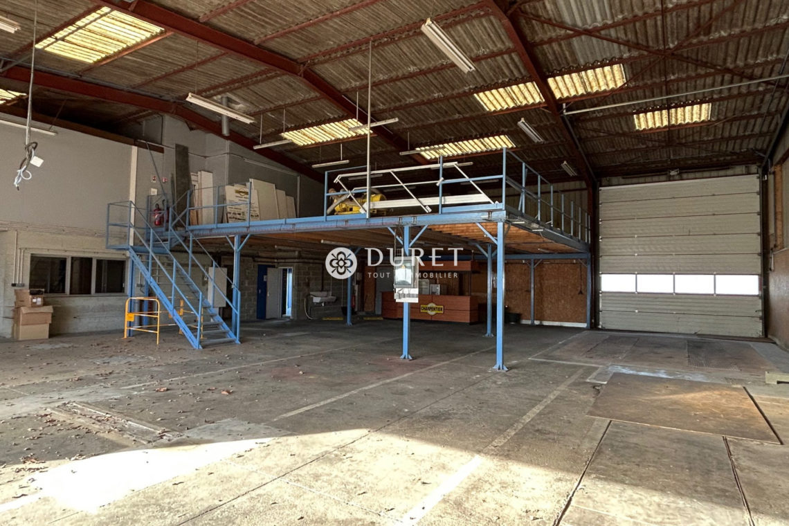 Louer Local professionnel Local professionnel, Essarts en Bocage 678 m2 - LP3158-DURET