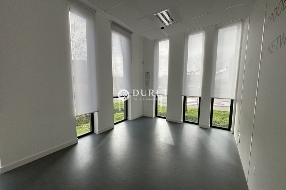 Louer Local commercial Local commercial, La Roche-sur-Yon 204 m2 - LP3170-DURET
