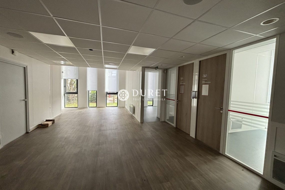Louer Local commercial Local commercial, La Roche-sur-Yon 204 m2 - LP3170-DURET