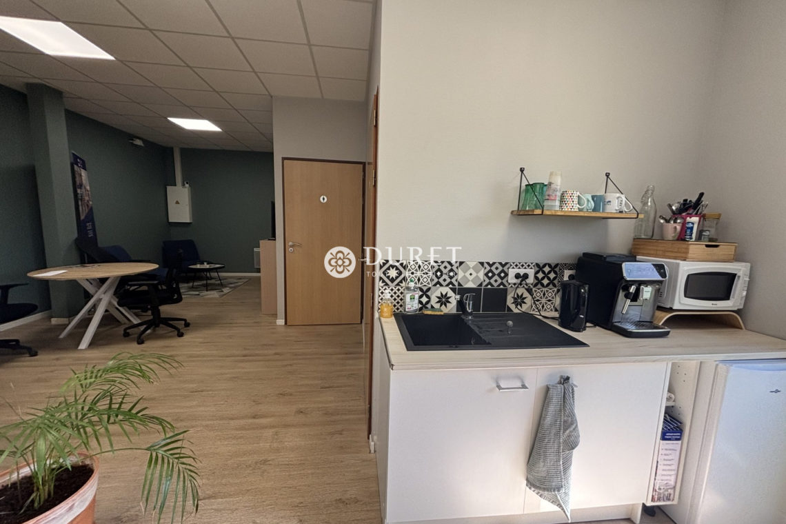 Louer Local professionnel Local professionnel, La Roche-sur-Yon 177 m2 - LP3192-DURET