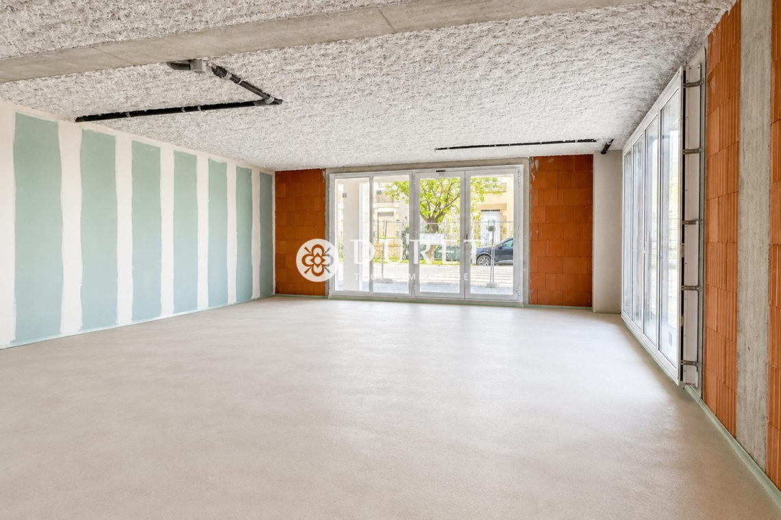 Louer Local commercial Local commercial, Saint-Fulgent 79 m2 - LP3230-DURET